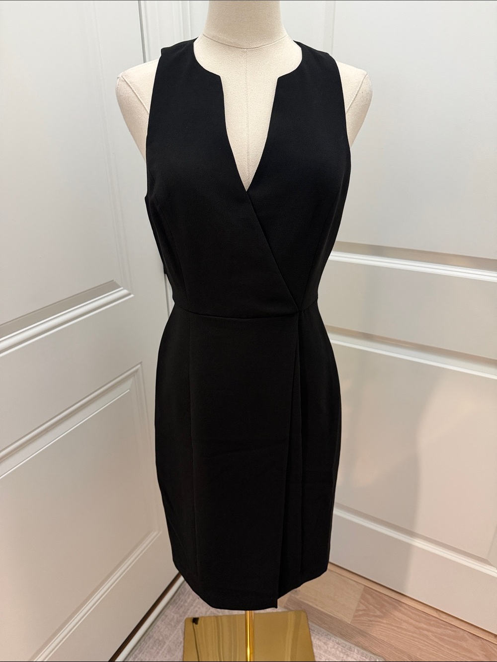 BCBGMaxAzria Black Sleeveless V-Notch Sheath Dress